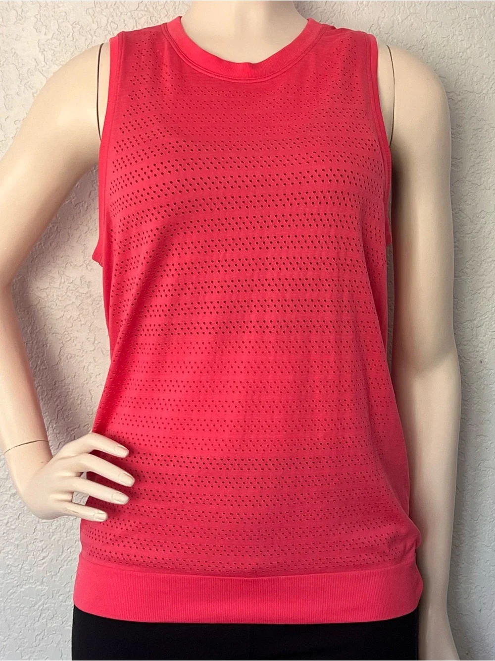 Lululemon Breeze By Muscle Tank II Pink Perforated Mesh Workout Gym Top Size 6